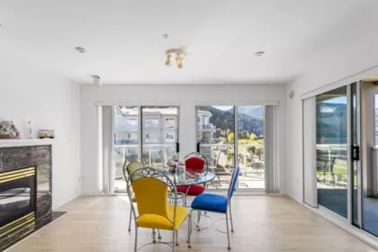 Breakfast Nook Photo of 315 328 Esplanade Avenue, Harrison Hot Springs, BC