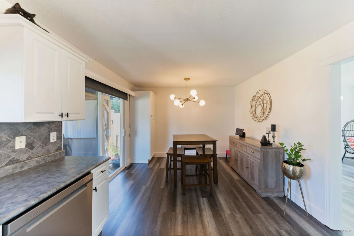 Dining Area Photo of 9454 213 Street, Langley, BC