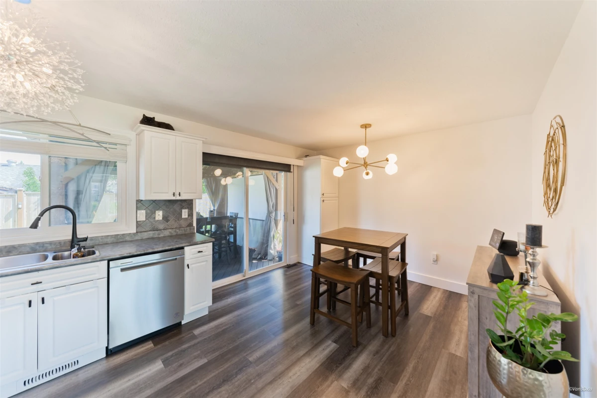 Family Room Photo of 9454 213 Street, Langley, BC