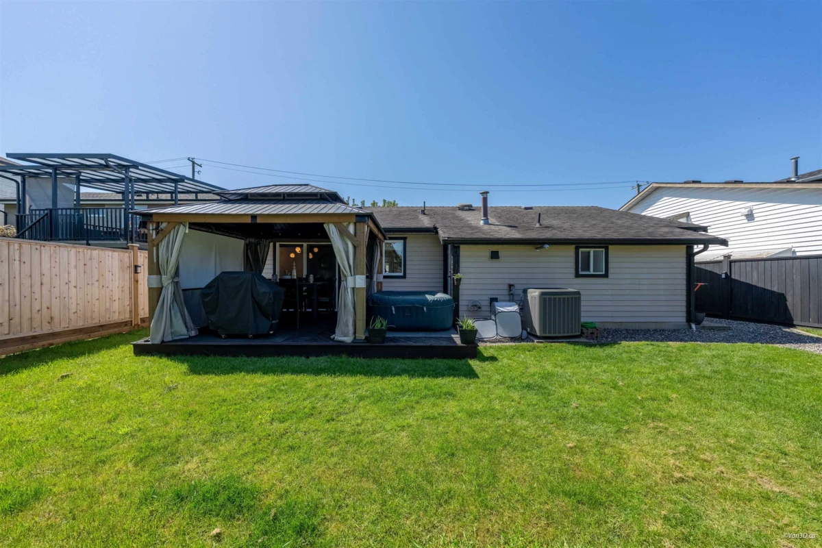 Living Room Photo of 9454 213 Street, Langley, BC