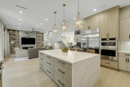 Kitchen Island Photo of 19632 31a Avenue, Langley, BC