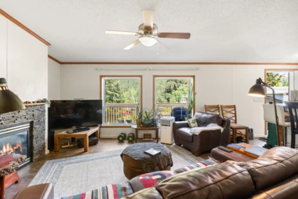 Breakfast Nook Photo of 13262 Porters Road, Madeira Park, BC