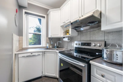 Kitchen Island Photo of 6030 Elgin Avenue, Burnaby, BC