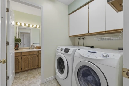 Guest Bathroom Photo of 35016 Cassiar Avenue, Abbotsford, BC