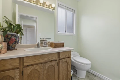 Powder Room Photo of 35016 Cassiar Avenue, Abbotsford, BC