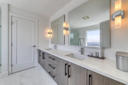 Hallway Photo of 3490 Danielson Drive, Coquitlam, BC