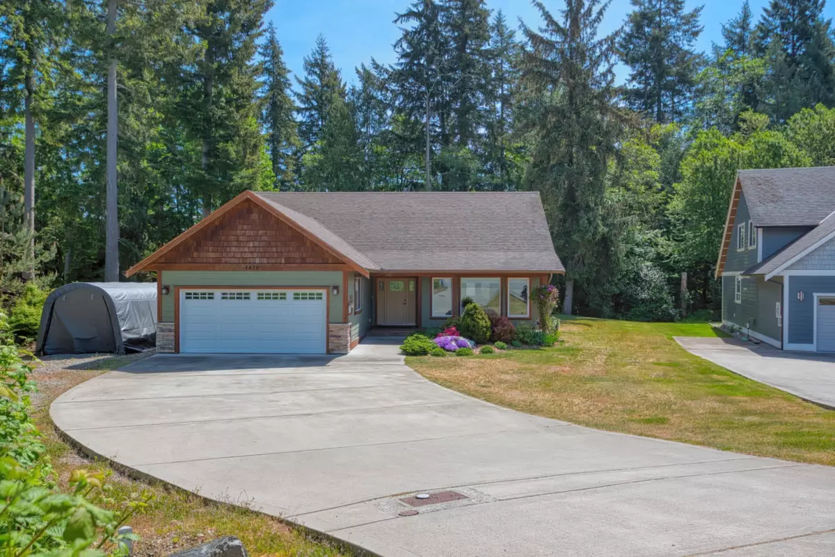Living Room Photo of 1420 Sundance Place, Gibsons, BC