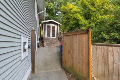 Garden / Landscaping Photo of 3344 Omineca Court, Abbotsford, BC