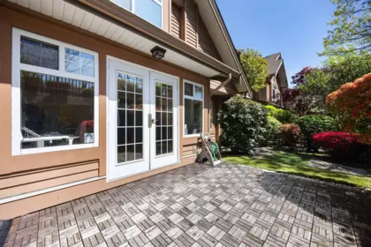 Front Yard Photo of 7 5201 Oakmount Crescent, Burnaby, BC