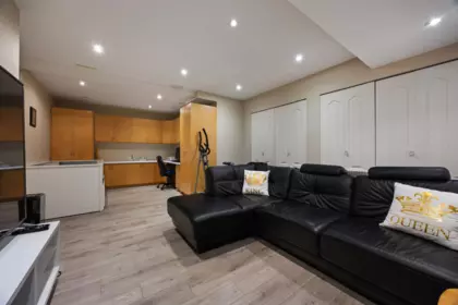 Mudroom Photo of 7 5201 Oakmount Crescent, Burnaby, BC