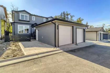 Front Yard Photo of 7686 196 Street, Langley, BC