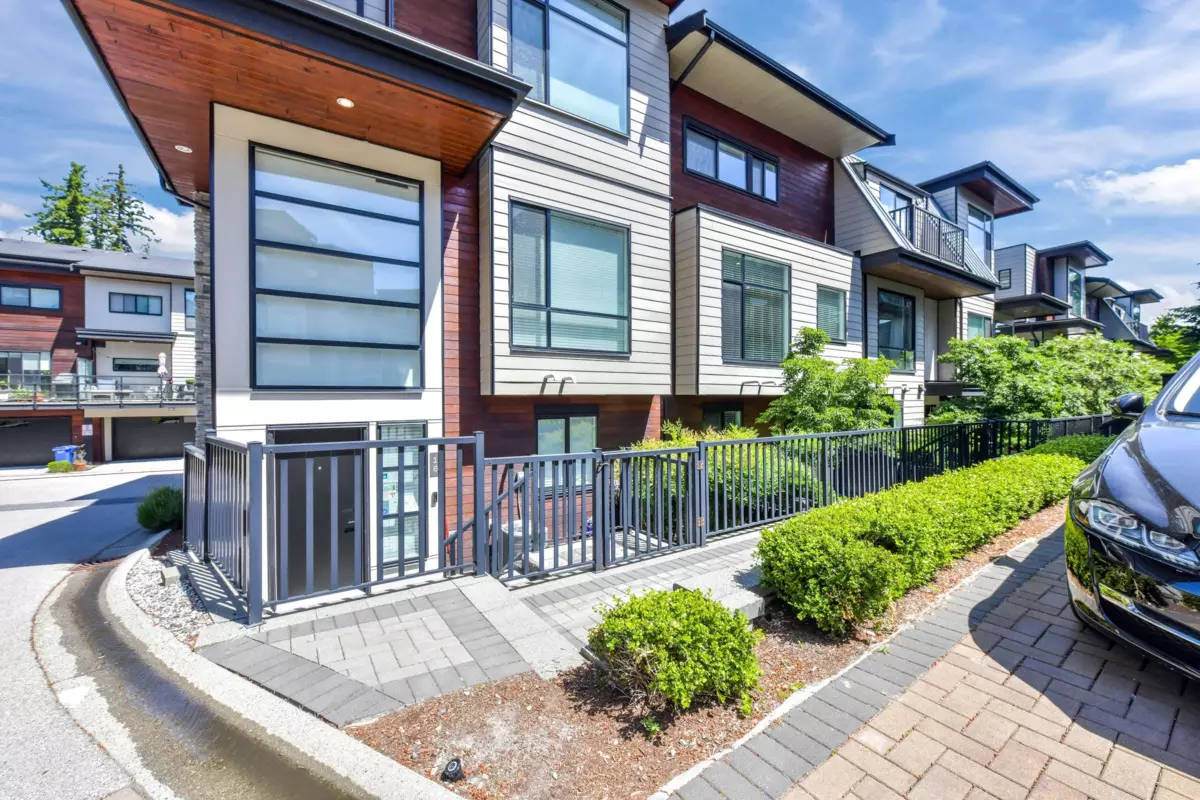 Living Room Photo of 15 15688 28 Avenue, Surrey, BC