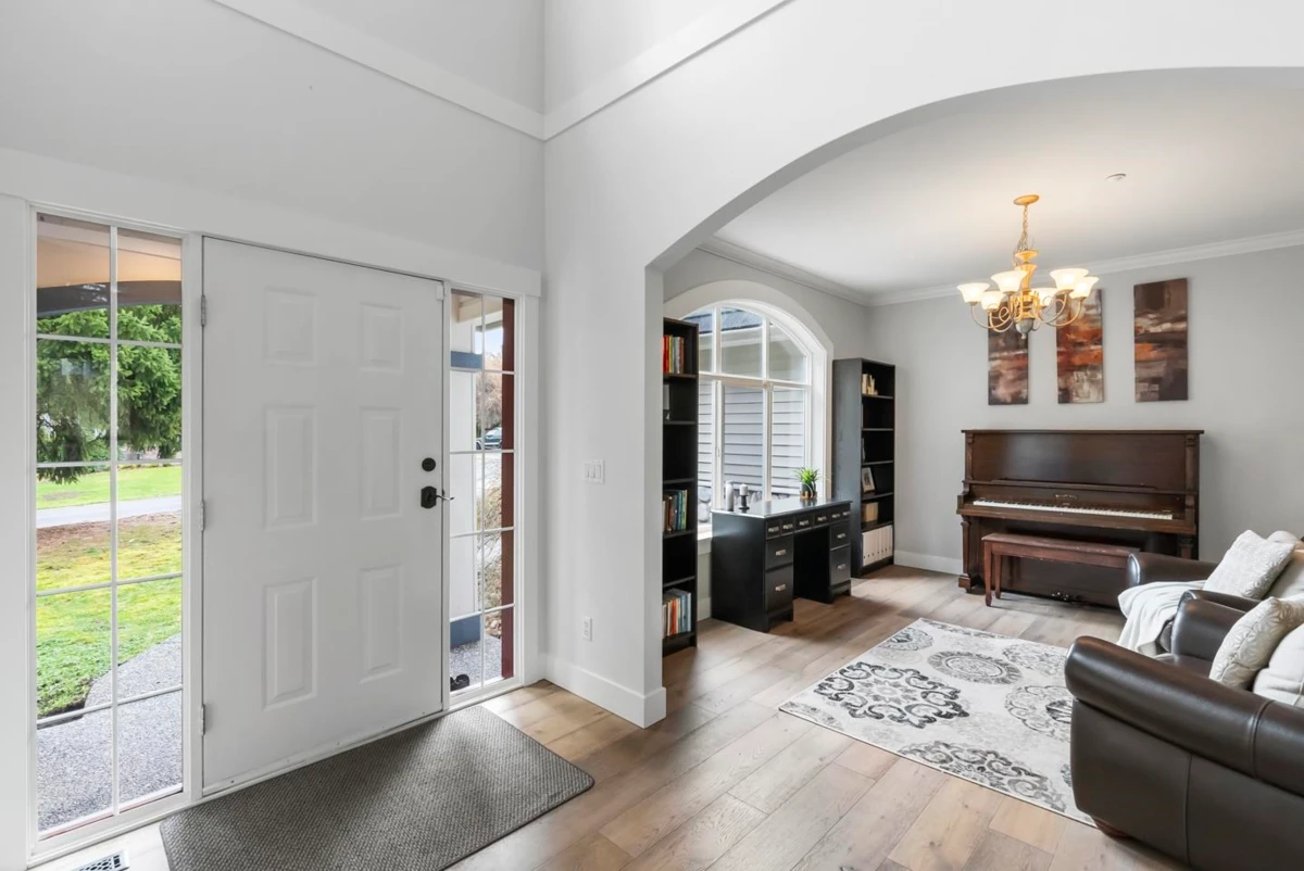 Family Room Photo of 9855 182 Street, Surrey, BC
