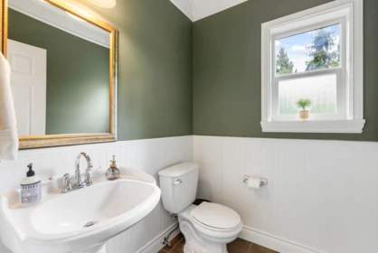 Walk-In Closet Photo of 9855 182 Street, Surrey, BC
