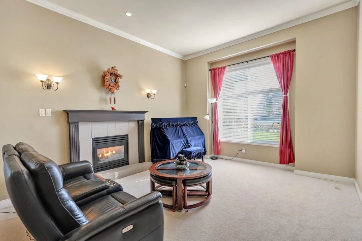 Dining Area Photo of 14763 31a Avenue, Surrey, BC