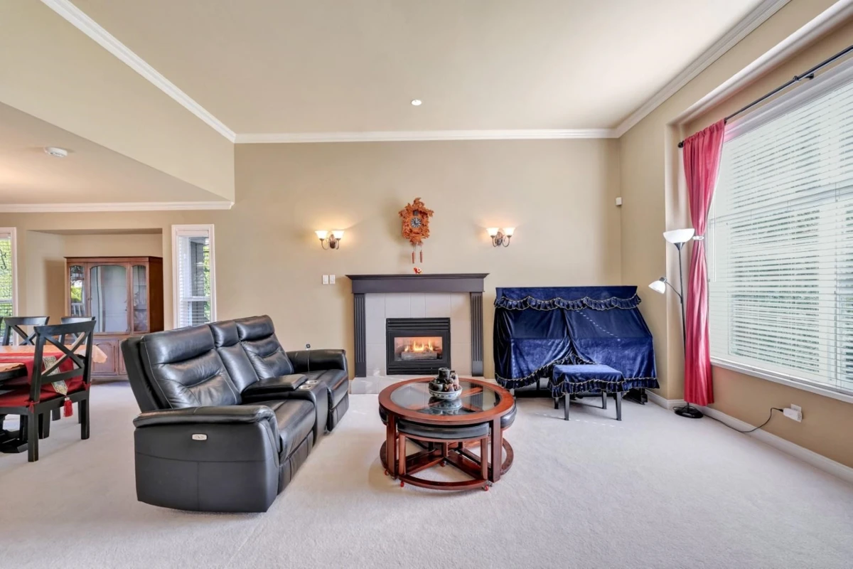 Family Room Photo of 14763 31a Avenue, Surrey, BC