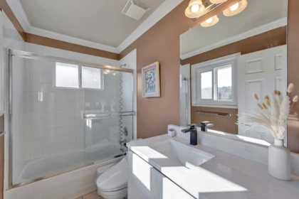 Swimming Pool Photo of 14763 31a Avenue, Surrey, BC