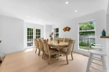 Kitchen Island Photo of 441 Inglewood Avenue, West Vancouver, BC