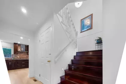 Powder Room Photo of 441 Inglewood Avenue, West Vancouver, BC