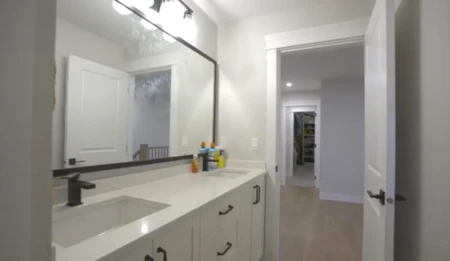 Kitchen Island Photo of 21 4217 Old Clayburn Road, Abbotsford, BC