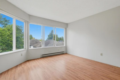 Kitchen Photo of 209 9635 121 Street, Surrey, BC