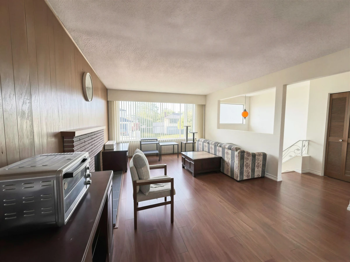 Living Room Photo of 10580 Dennis Crescent, Richmond, BC