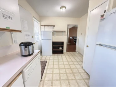 Kitchen Island Photo of 10580 Dennis Crescent, Richmond, BC