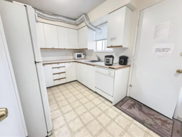 Kitchen Photo of 10580 Dennis Crescent, Richmond, BC