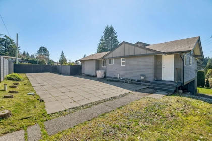 Front Yard Photo of 954 Tudor Avenue, North Vancouver, BC