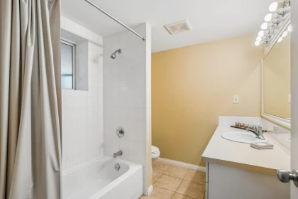 Hallway Photo of 954 Tudor Avenue, North Vancouver, BC
