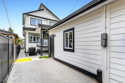 Backyard Photo of 1 281 E 48th Avenue, Vancouver, BC