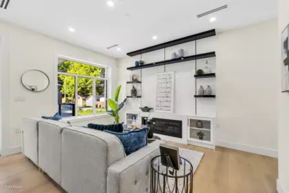1 281 E 48th Avenue, Vancouver, BC, Vancouver — Half Duplex for sale