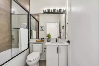 Laundry Room Photo of 1 281 E 48th Avenue, Vancouver, BC