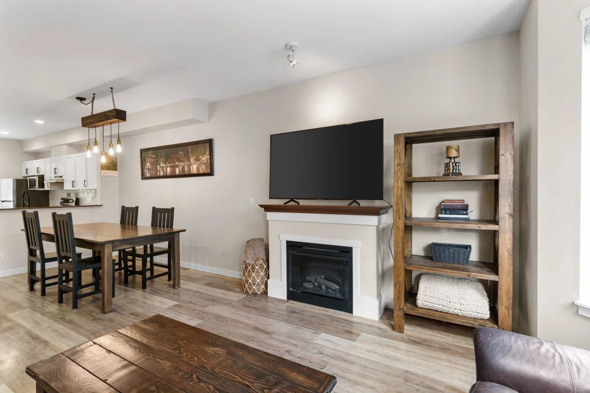 Dining Area Photo of 6 16772 61 Avenue, Surrey, BC