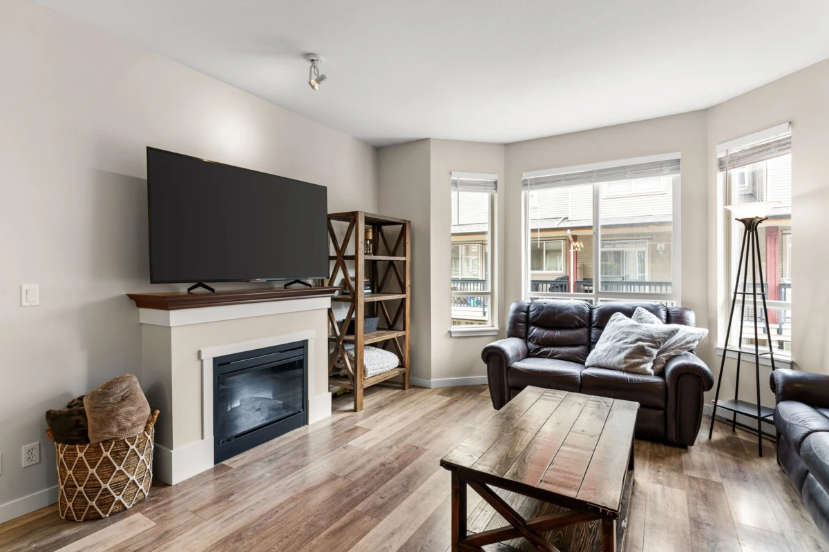 Living Room Photo of 6 16772 61 Avenue, Surrey, BC