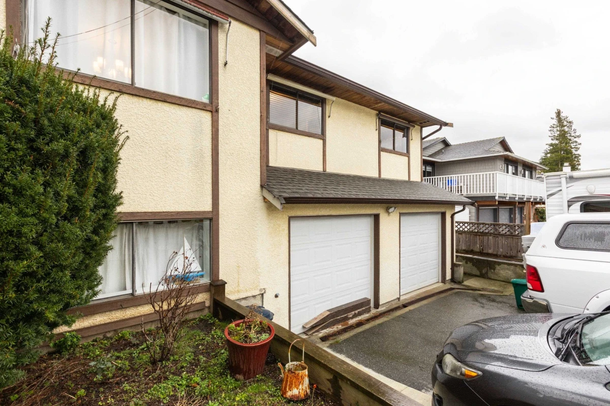 Living Room Photo of 11645 88a Avenue, Delta, BC