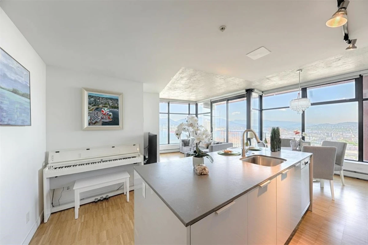 Living Room Photo of 4003 128 W Cordova Street, Vancouver, BC