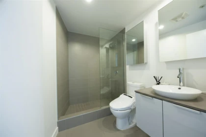 Primary Bathroom Photo of 4003 128 W Cordova Street, Vancouver, BC