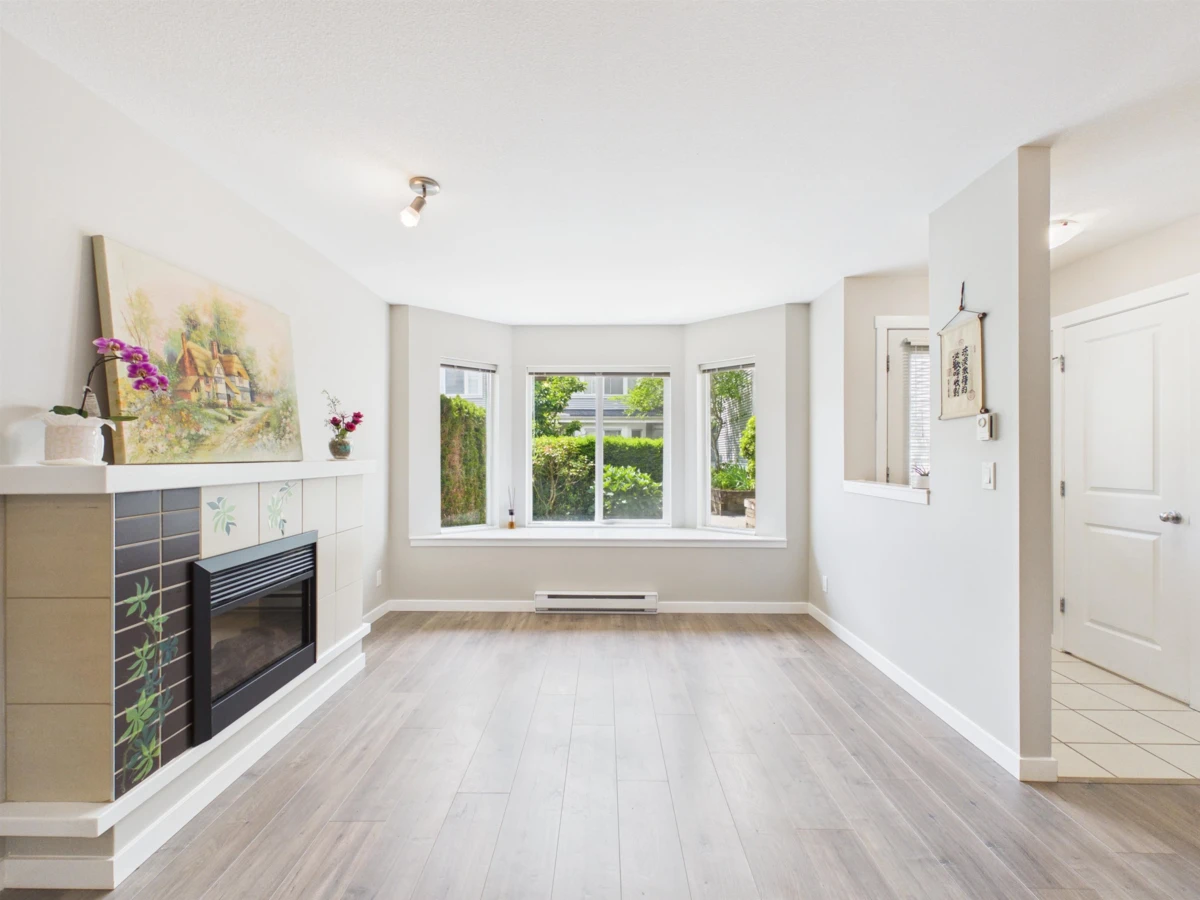 Dining Area Photo of 10 7370 Stride Avenue, Burnaby, BC