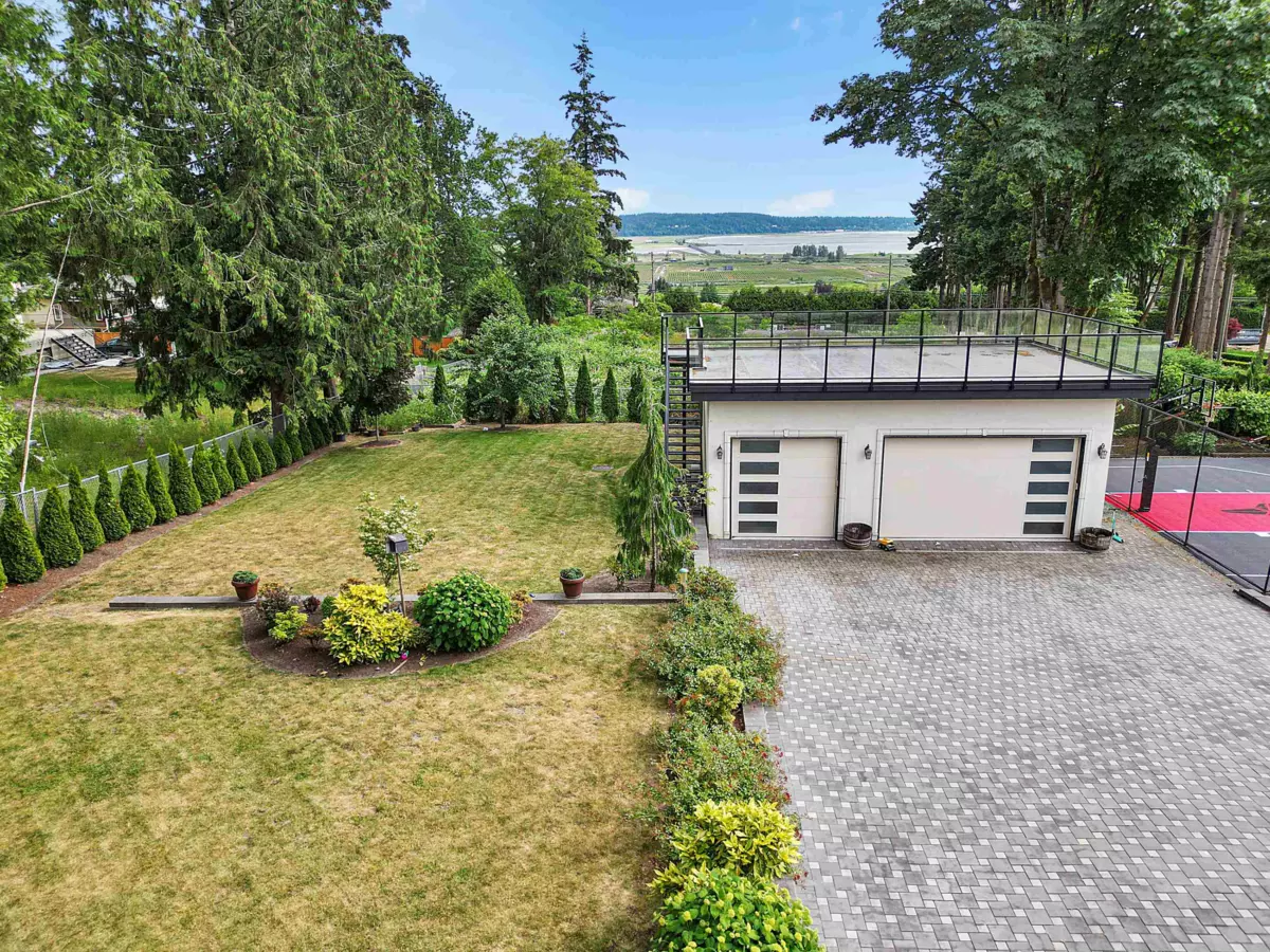 Family Room Photo of 13170 57 Avenue, Surrey, BC