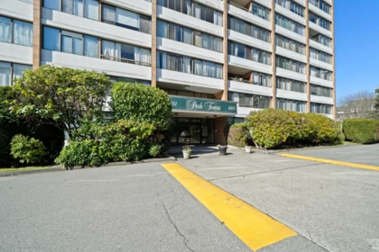 Swimming Pool Photo of 1002 6651 Minoru Boulevard, Richmond, BC