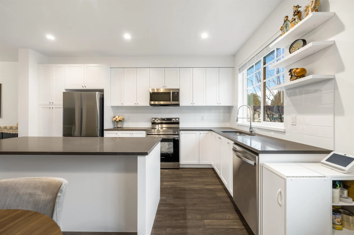 Dining Area Photo of 60 15487 99a Avenue, Surrey, BC