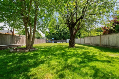 Garden / Landscaping Photo of 9460 Coote Street, Chilliwack, BC