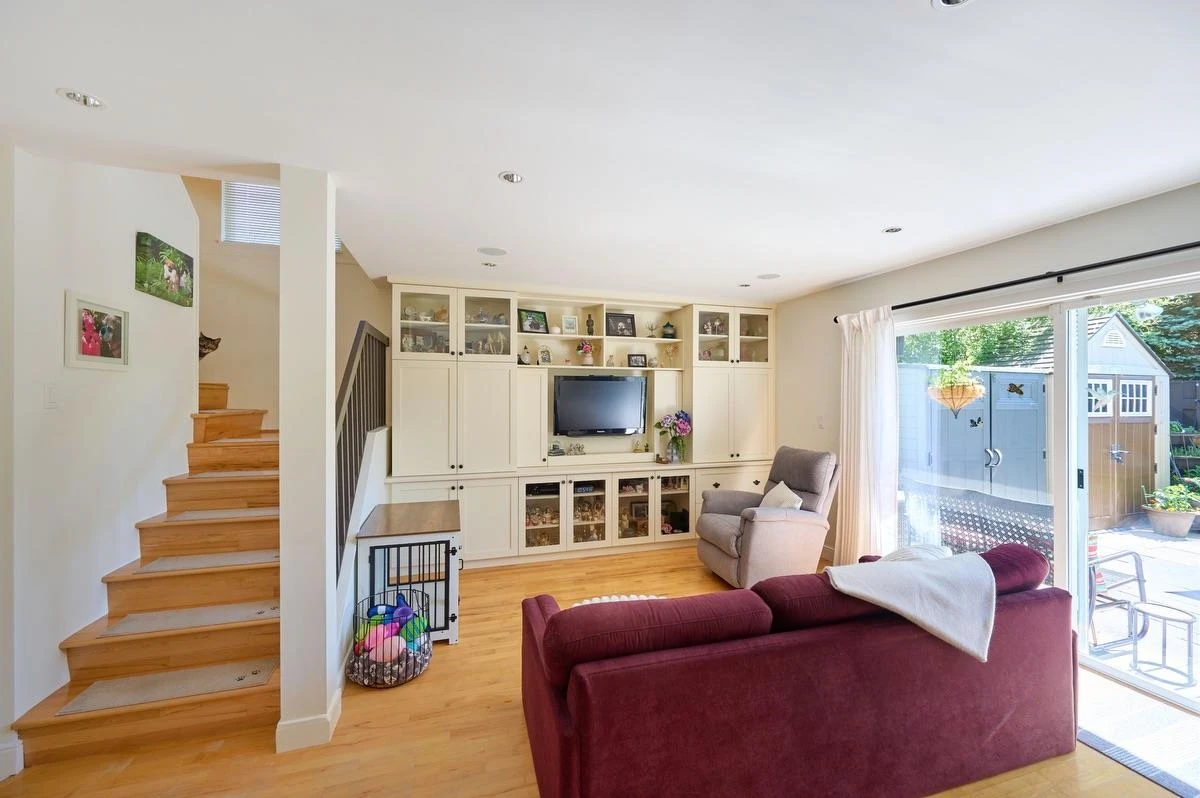 Family Room Photo of 4627 Hoskins Road, North Vancouver, BC