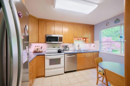 Kitchen Island Photo of 4627 Hoskins Road, North Vancouver, BC