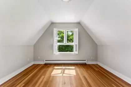 Hallway Photo of 408 E 2nd Street, North Vancouver, BC