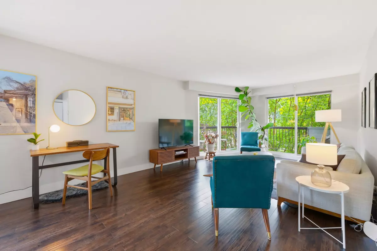 Dining Area Photo of 317 3353 Heather Street, Vancouver, BC