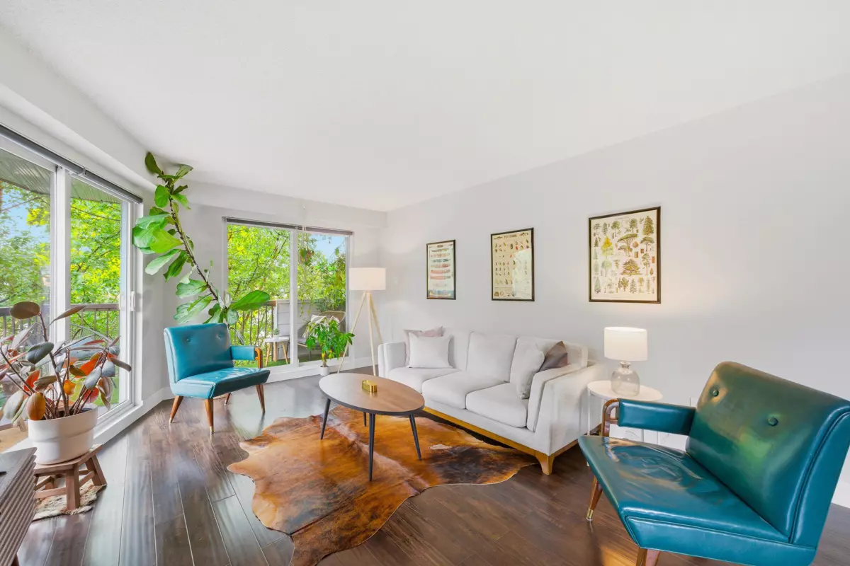 Family Room Photo of 317 3353 Heather Street, Vancouver, BC