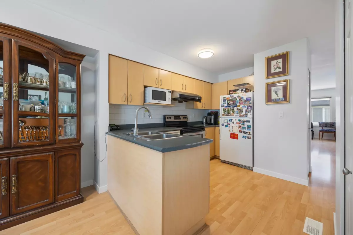 Living Room Photo of 22 15355 26 Avenue, Surrey, BC