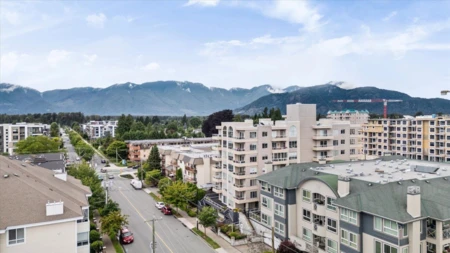 Staircase Photo of 211 45749 Spadina Avenue, Chilliwack, BC